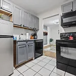 Cozy 2 Bedroom With Serene Ambiance