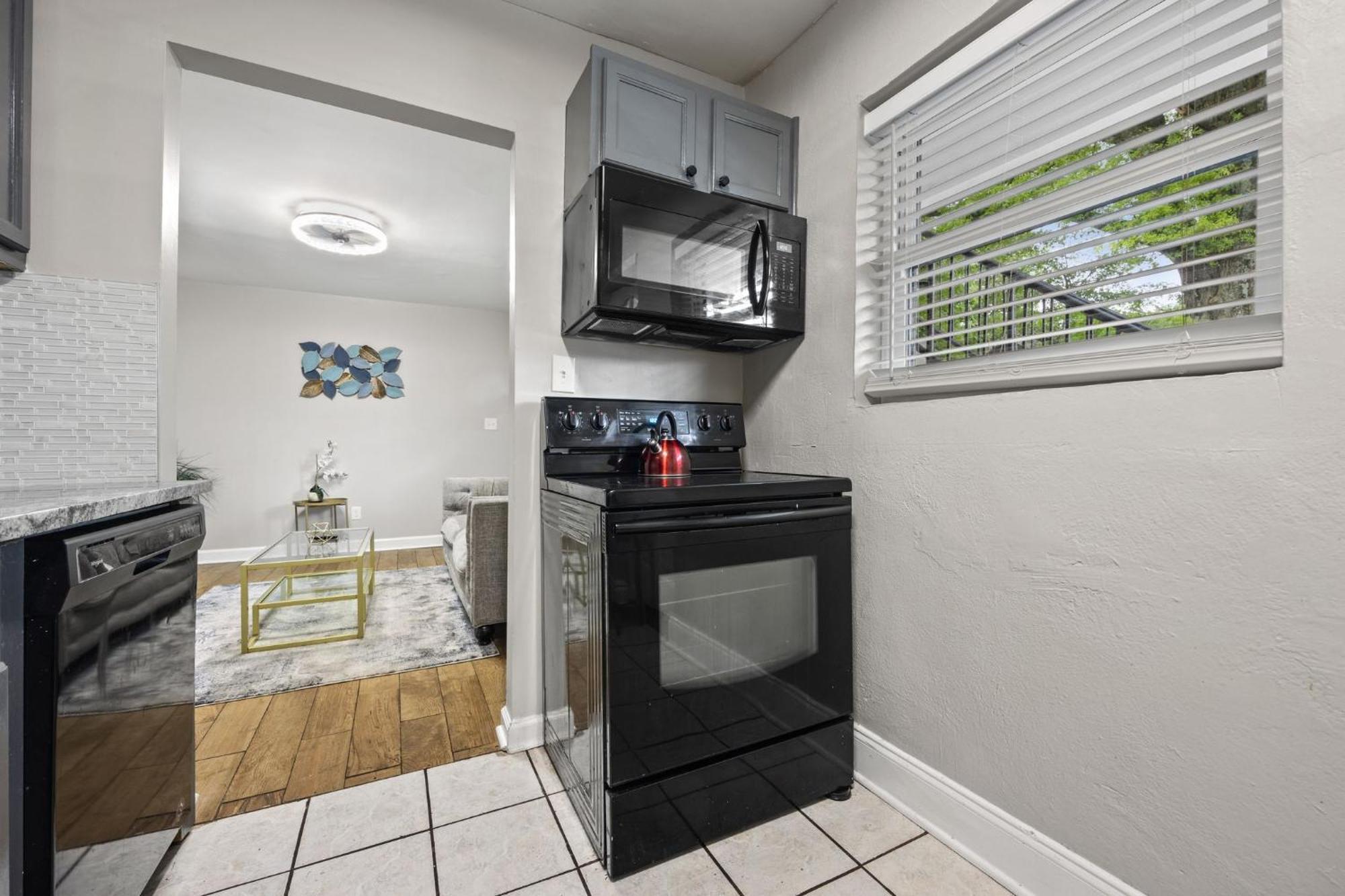 Cozy 2 Bedroom With Serene Ambiance *